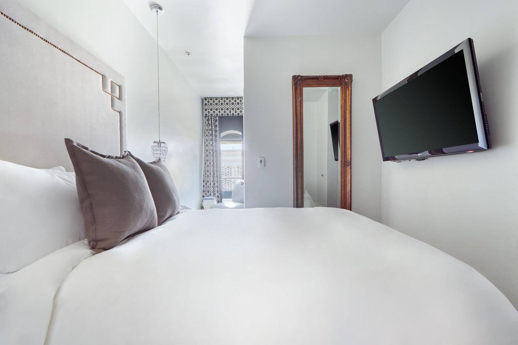 The Crescent Hotel Beverly Hills, Sonder Los Angeles Room photo